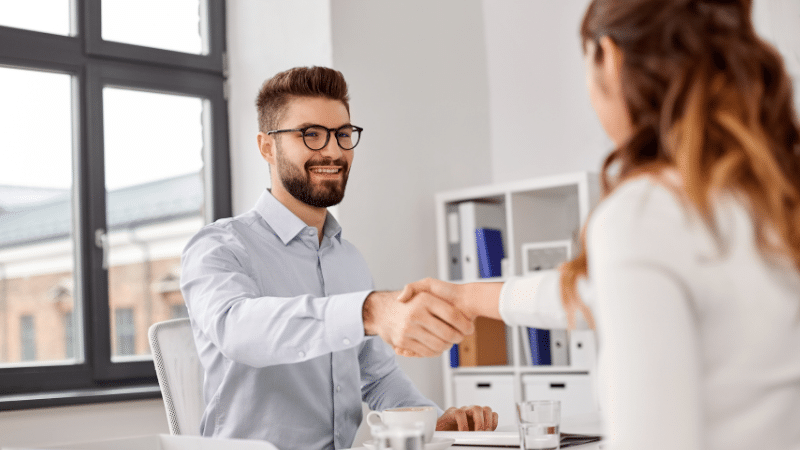 Photo de personnes en réunion - Staff & Go