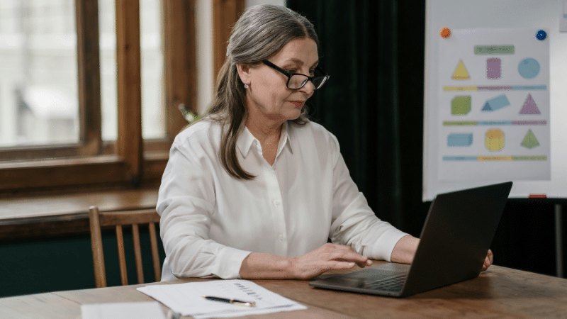 Photo Emploi des seniors staff & go